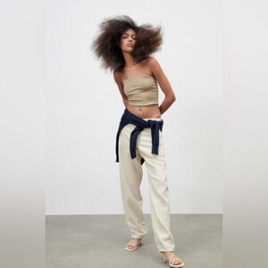 3/15$ 🛍️ ZARA Beige Seamless Ribbed Crop Top